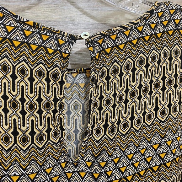 H&M Women's Short Sleeve Gold/Black Keyhole Top Blouse Sz 4 - Picture 5 of 6